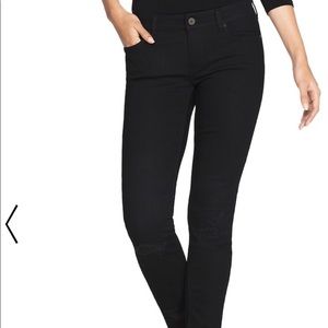 DISTRESSED SKINNY JEANS